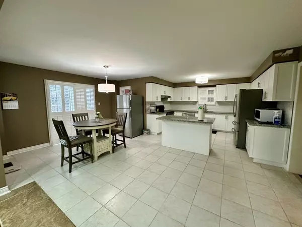 Oshawa, ON L1K 2H3,492 Palmtree CRES