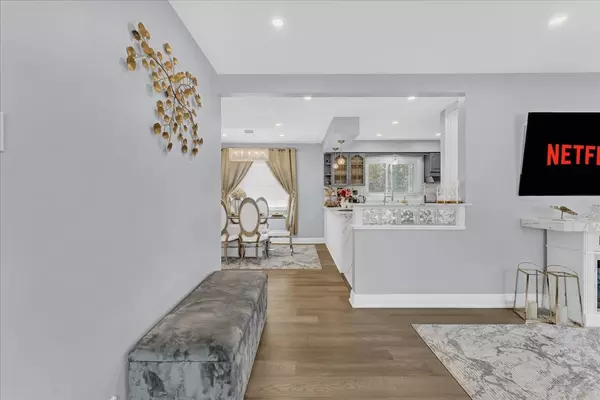 Toronto E04, ON M1R 4J8,83 Pachino BLVD