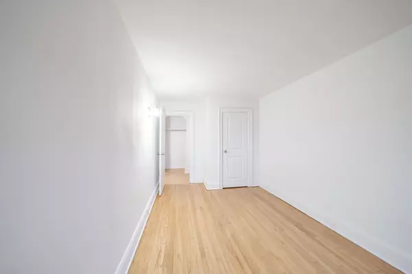 4 Kingston RD #42, Toronto E02, ON M4L 2S4