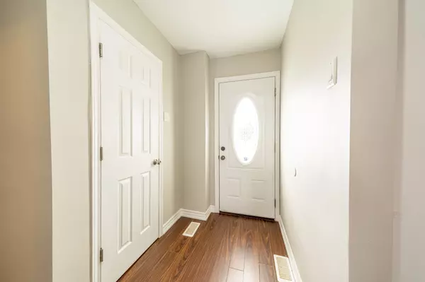 Oshawa, ON L1G 2Y7,913 Carnaby CRES