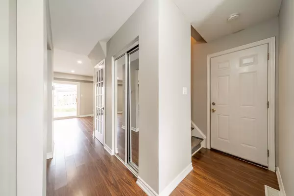 Oshawa, ON L1G 2Y7,913 Carnaby CRES