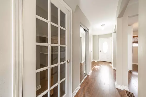 Oshawa, ON L1G 2Y7,913 Carnaby CRES