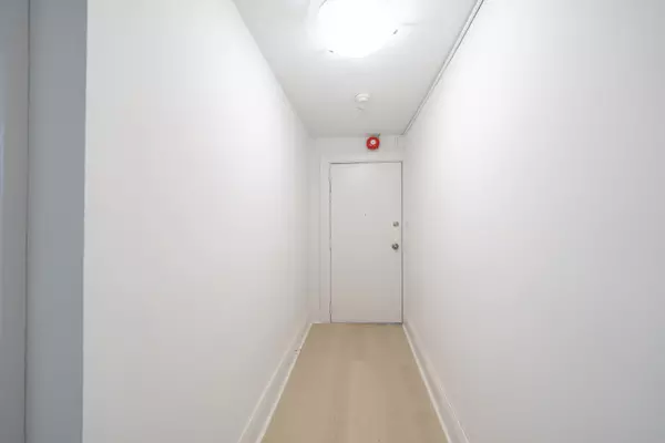 Toronto E02, ON M4L 2S4,8 Kingston RD #58