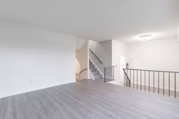 Toronto E03, ON M4B 2K1,1040 Victoria Park AVE