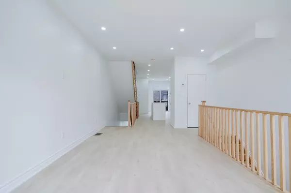 Oshawa, ON L1H 0A7,770 Eddystone PATH