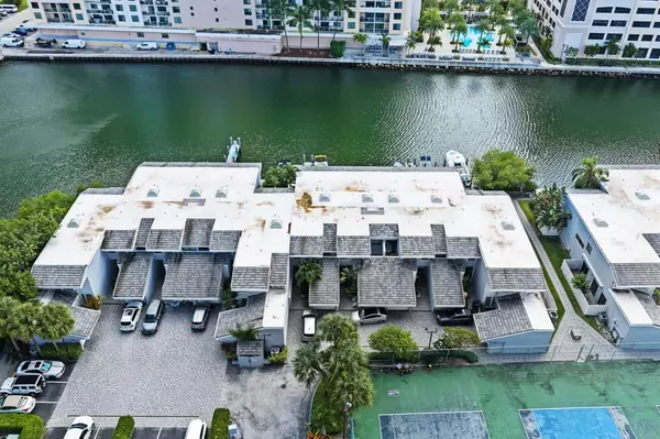 Sunny Isles Beach, FL 33160,216 Poinciana Dr #216