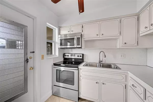 Lighthouse Point, FL 33064,2111 NE 42nd Ct #201w