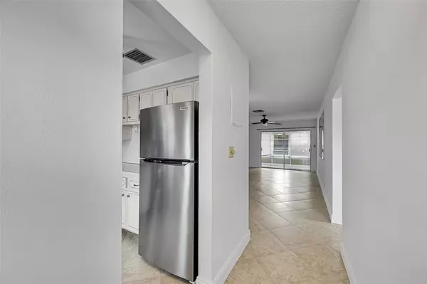 Lighthouse Point, FL 33064,2111 NE 42nd Ct #201w