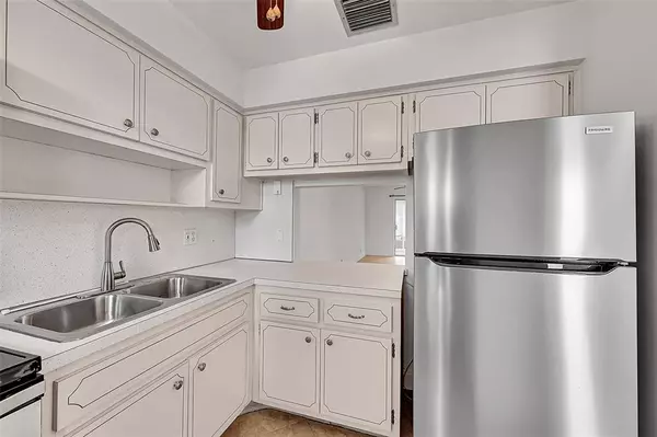 Lighthouse Point, FL 33064,2111 NE 42nd Ct #201w