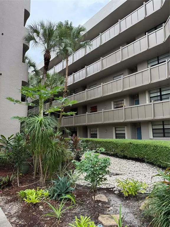 Pembroke Pines, FL 33026,900 Colony Point Cir #121