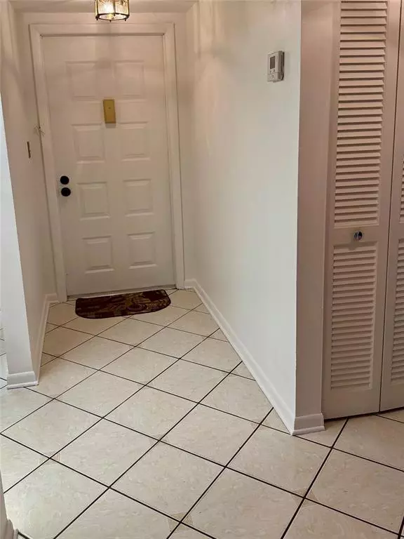 Pembroke Pines, FL 33026,900 Colony Point Cir #121