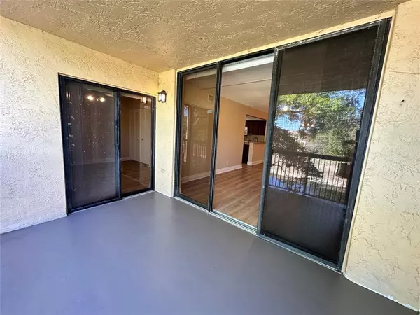 Coral Springs, FL 33067,5661 Riverside Dr #202