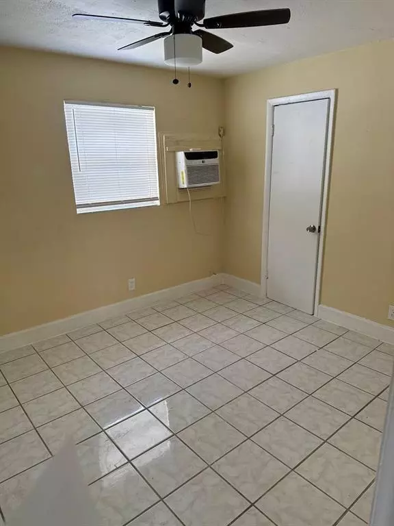 Fort Lauderdale, FL 33311,113 NW 27th Ave #2