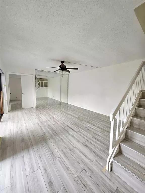 Palm Springs, FL 33461,912 Springdale Cir #912