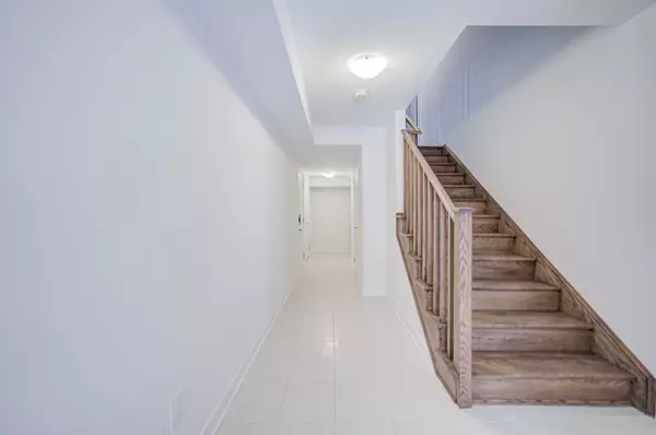 Markham, ON L3R 3X3,11 John Canning WAY