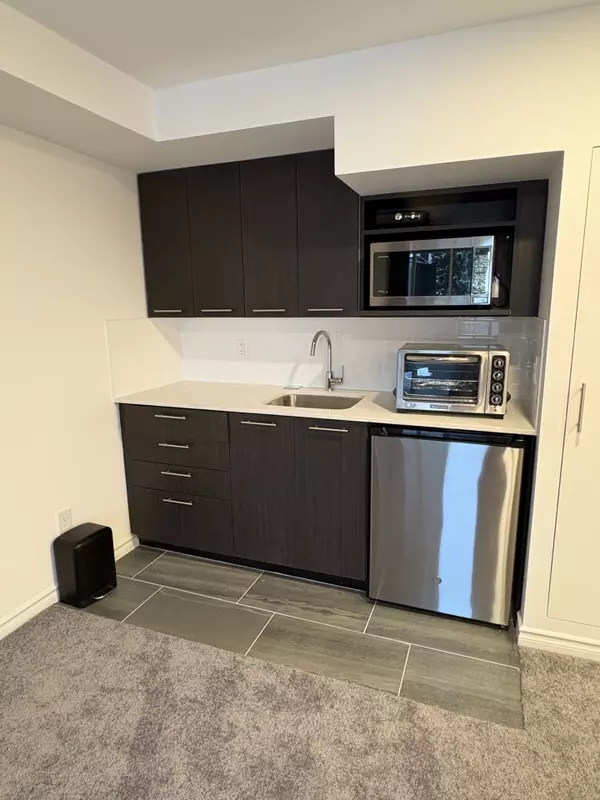 Vaughan, ON L6A 2K9,43 Parktree DR