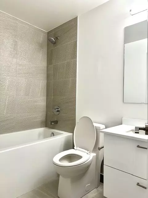 Vaughan, ON L4J 0L8,50 Upper Mall WAY #B-1209