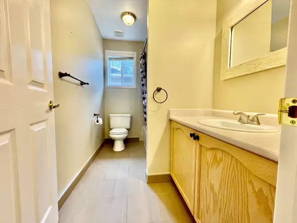 Barrie, ON L4N 0W1,204 COUNTRY LN