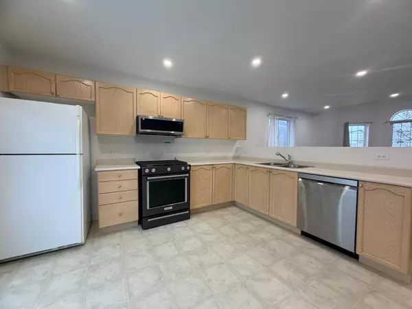 Barrie, ON L4N 0Y7,31 Seline CRES #Upper