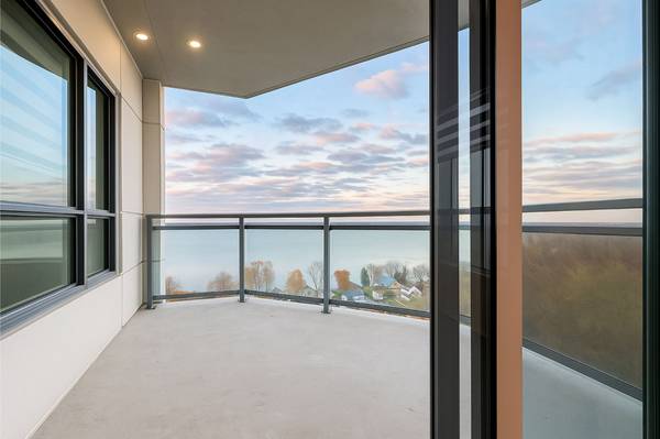 56 Lakeside TER #906, Barrie, ON L4M 0L4