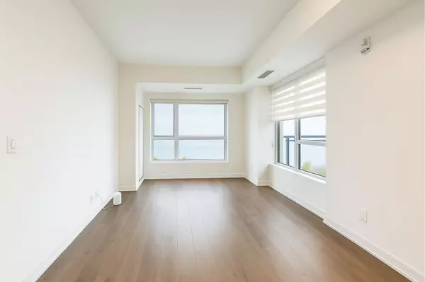 Barrie, ON L4M 0L4,56 Lakeside TER #906