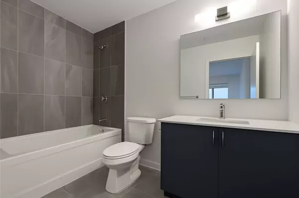 Barrie, ON L4M 0L4,56 Lakeside TER #906