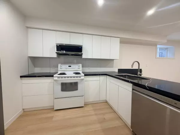 Barrie, ON L4N 0Y7,31 Seline CRES #Lower