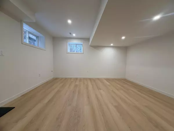 Barrie, ON L4N 0Y7,31 Seline CRES #Lower