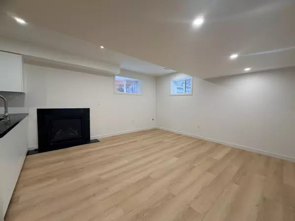 Barrie, ON L4N 0Y7,31 Seline CRES #Lower