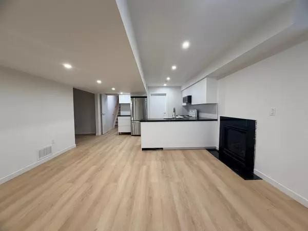 Barrie, ON L4N 0Y7,31 Seline CRES #Lower