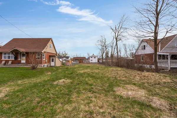 Barrie, ON L4M 3L7,147 Peel ST