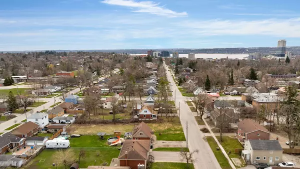 Barrie, ON L4M 3L7,147 Peel ST