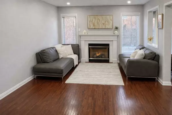 Oakville, ON L6M 0A1,2439 Springforest DR