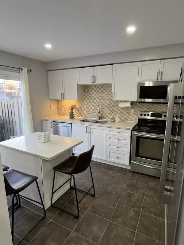 Oakville, ON L6M 0A1,2439 Springforest DR