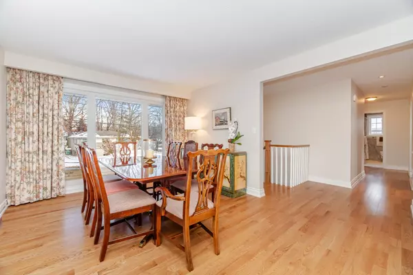 Mississauga, ON L5C 2J4,3180 The Credit Woodlands N/A