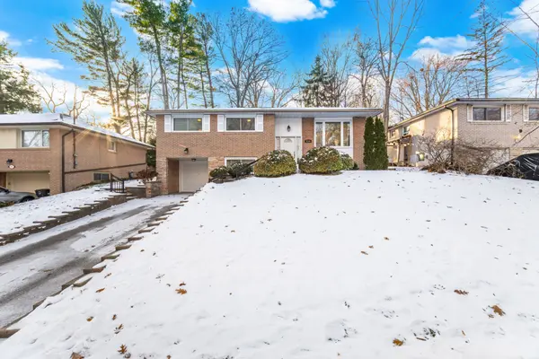 Mississauga, ON L5C 2J4,3180 The Credit Woodlands N/A