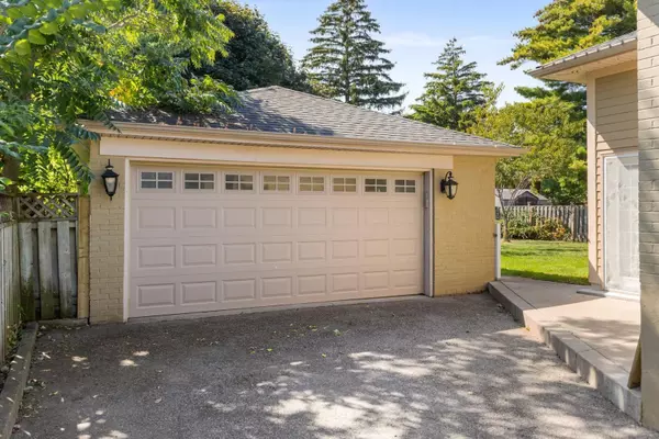 Oakville, ON L6K 2N2,236 Woodale AVE