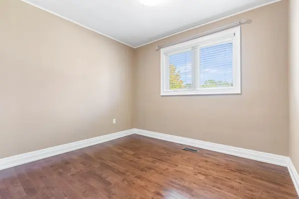 Oakville, ON L6K 2N2,236 Woodale AVE