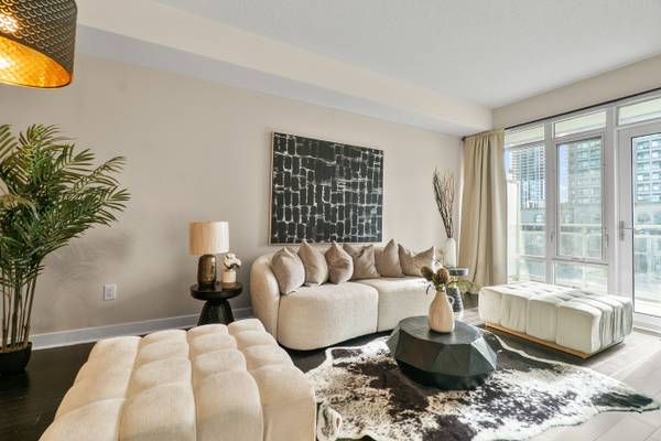360 Square One DR N #707, Mississauga, ON L5B 0G7