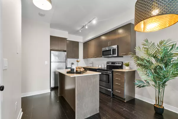 Mississauga, ON L5B 0G7,360 Square One DR N #707