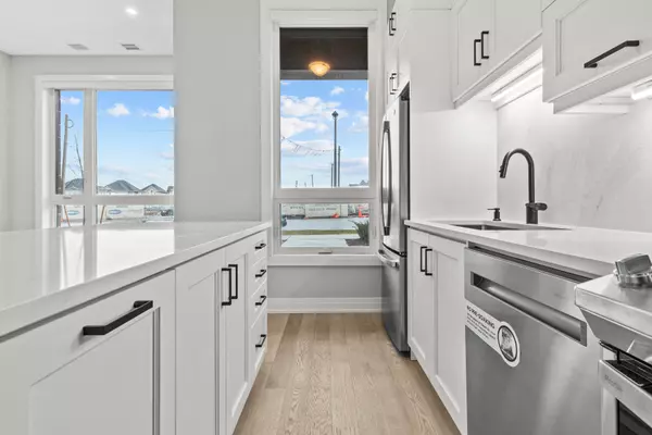 Oakville, ON L6M 0W6,3265 Carding Mill TRL #111