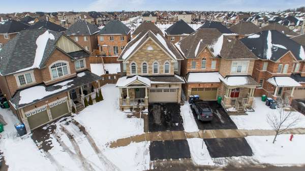 10 Spokanne ST, Brampton, ON L6R 4A2