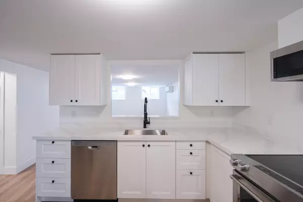 Burlington, ON L7P 1H6,2137 Mount Forest DR #Lower