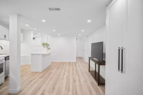 Toronto W02, ON M6P 1J6,45 Humberside AVE #Lower