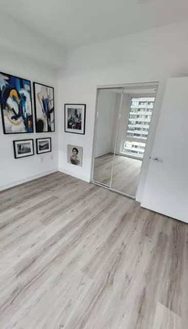 Mississauga, ON L5B 0C6,395 Square One DR #1009