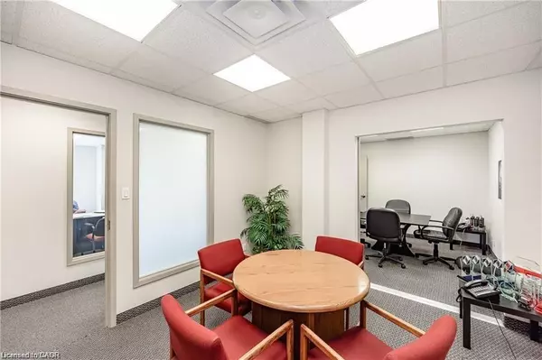 Oakville, ON L6J 7L7,2904 South Sheridan WAY #301A