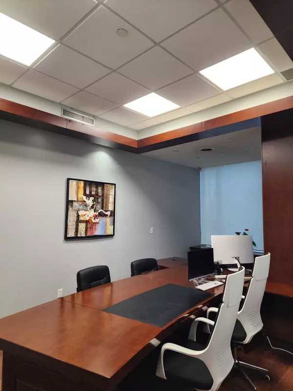 Toronto W10, ON M9W 0A2,7001 Steeles AVE W #18