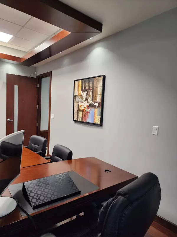 Toronto W10, ON M9W 0A2,7001 Steeles AVE W #18