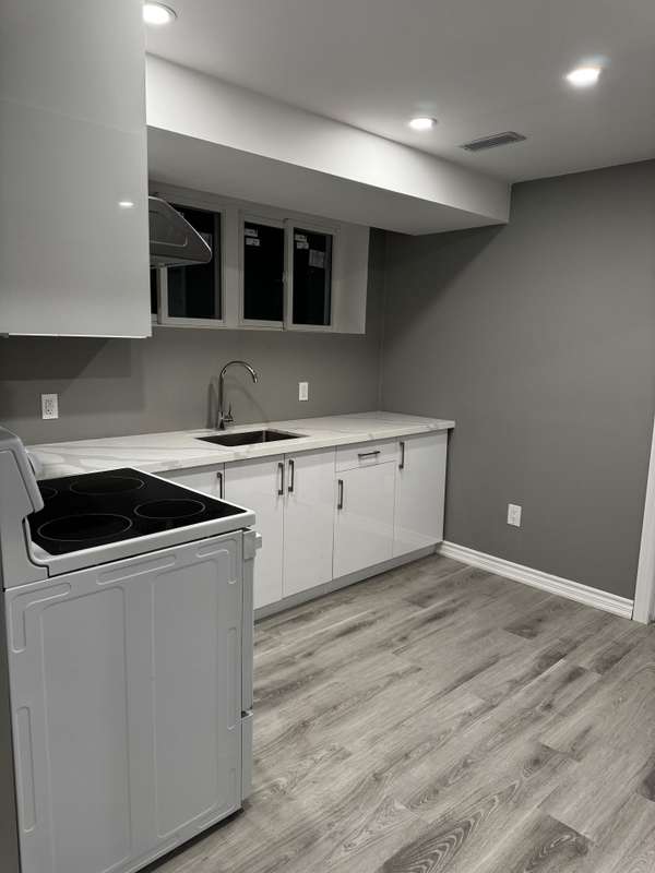 148 Skyharbour DR, Brampton, ON L6Y 0C1