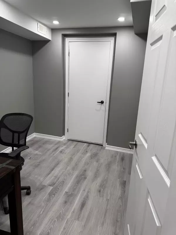 Brampton, ON L6Y 0C1,148 Skyharbour DR